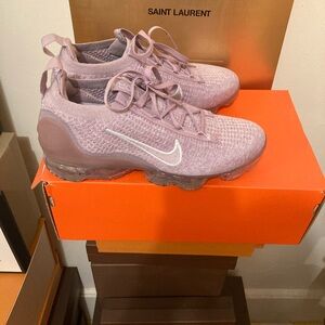 NWT Nike Air VaporMax 2021 FK
Day to Night Pack Plum Fog (Women's) size 8